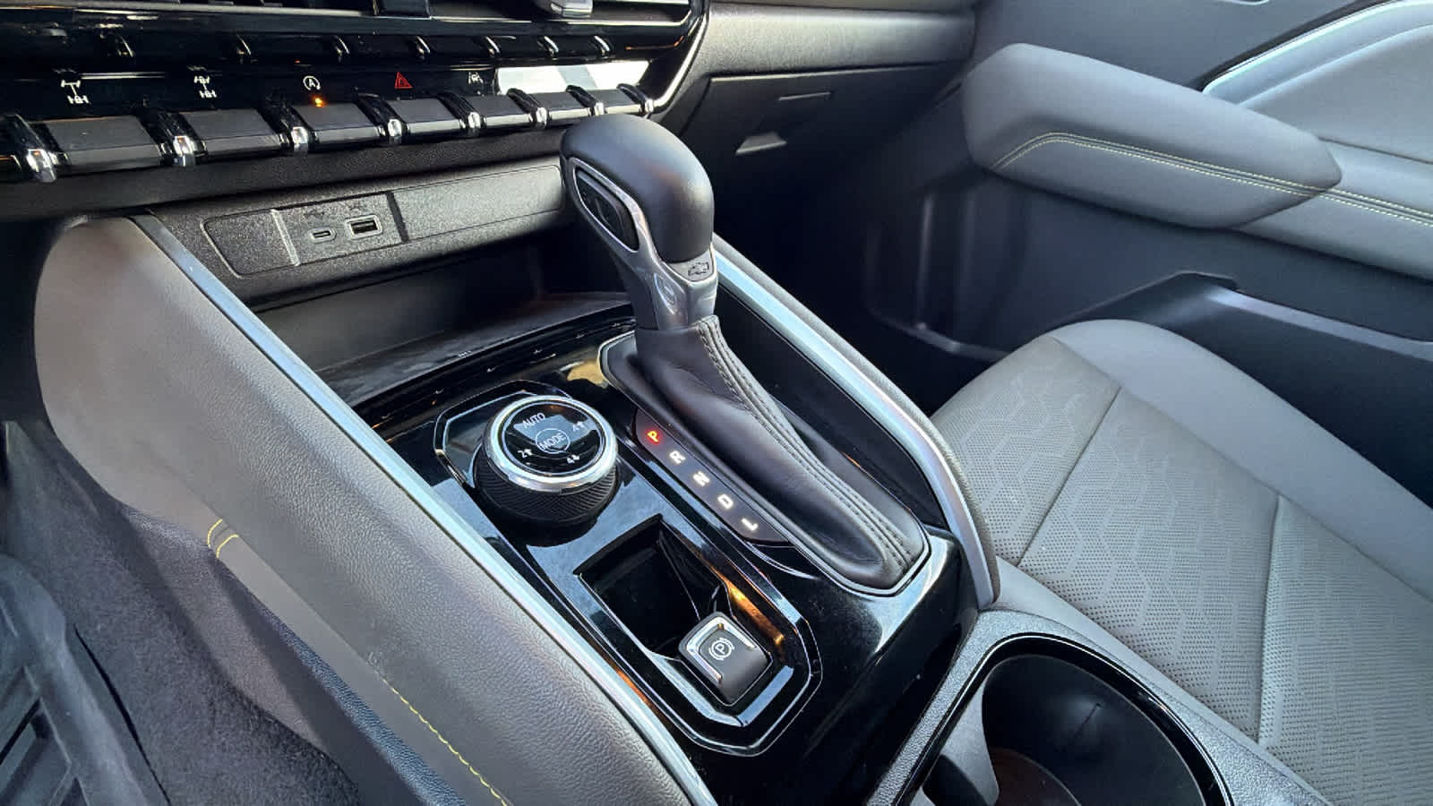 Thumbnail: 2024 Chevrolet Colorado - 13