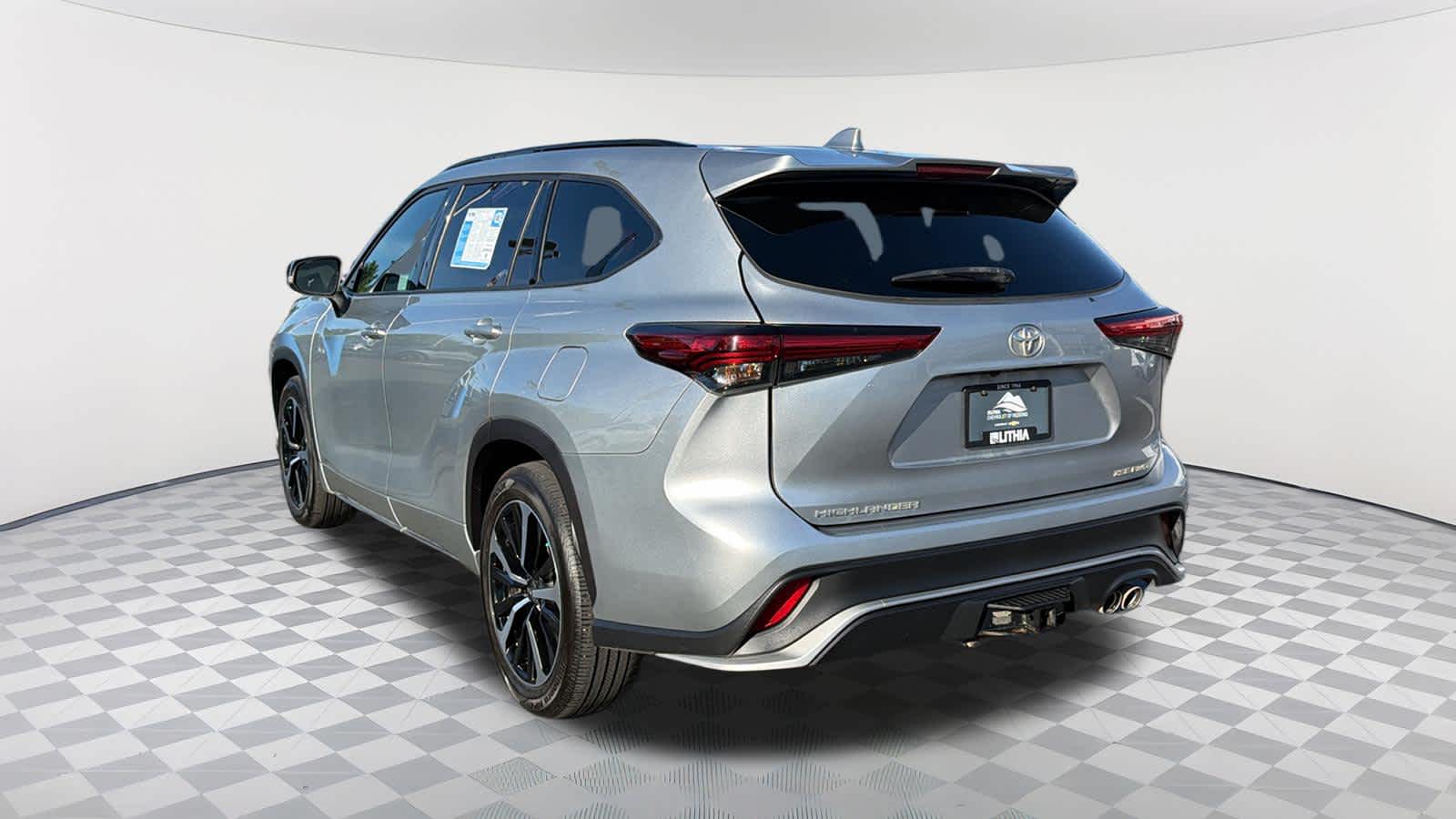 Thumbnail: 2022 Toyota Highlander - 7