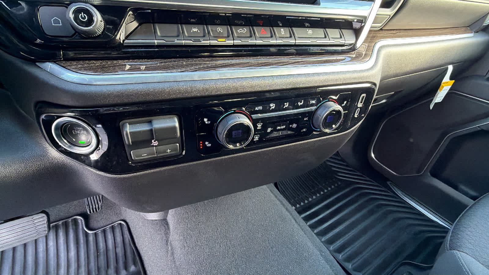 Thumbnail: 2026 Chevrolet Silverado 1500 - 14