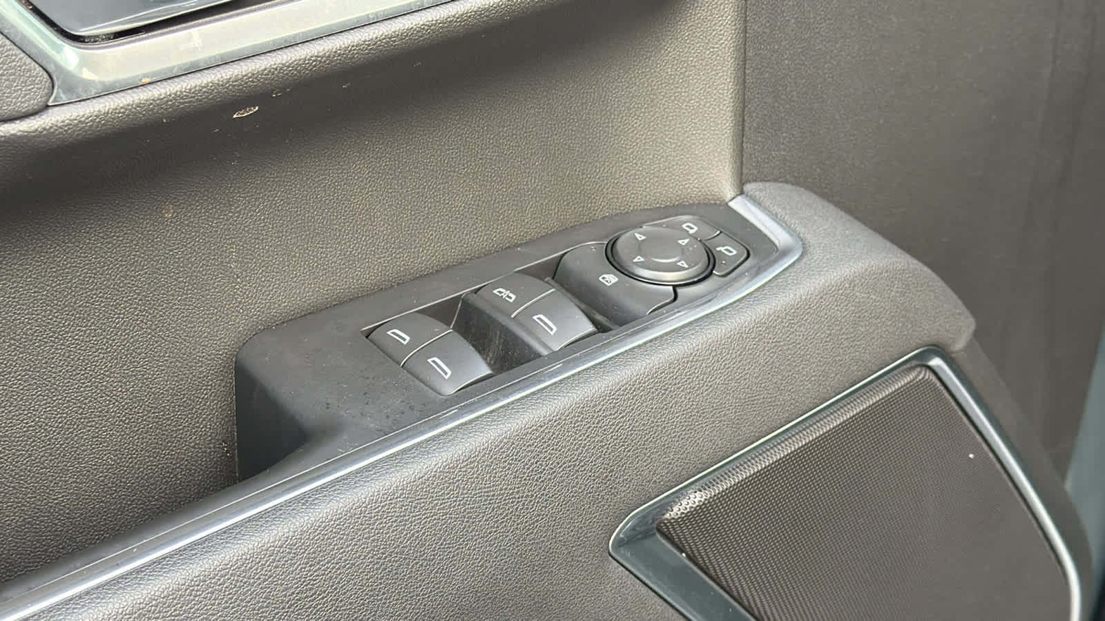 Thumbnail: 2026 Chevrolet Silverado 1500 - 22