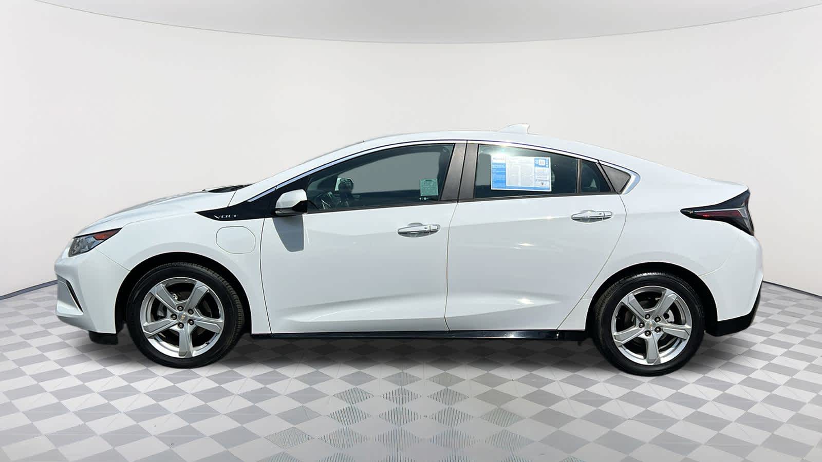 Thumbnail: 2018 Chevrolet Volt - 8