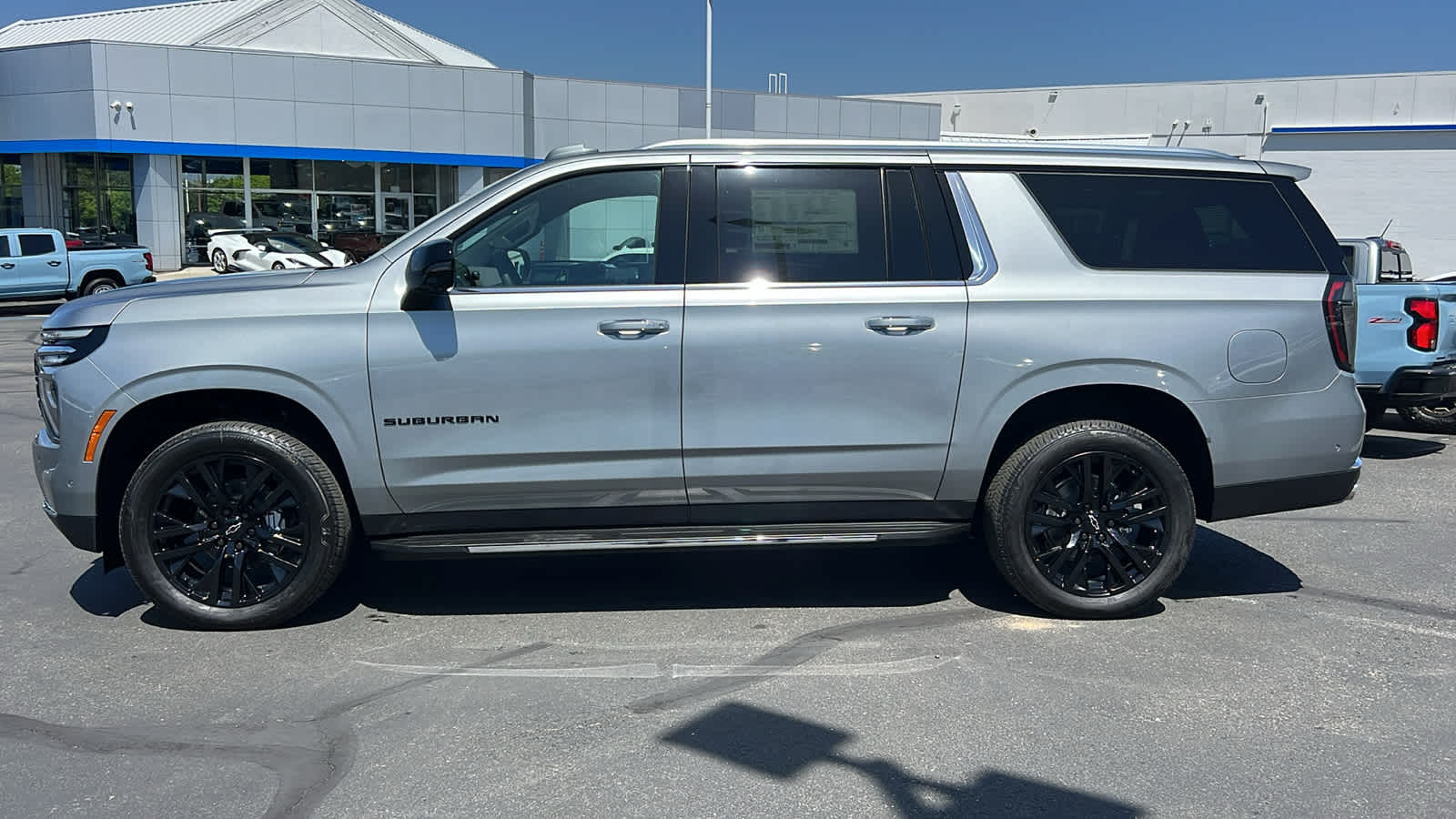 Thumbnail: 2025 Chevrolet Suburban - 8