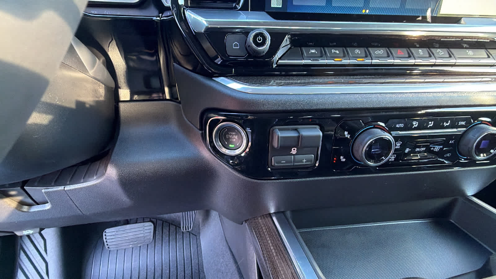 Thumbnail: 2026 Chevrolet Silverado 1500 - 17