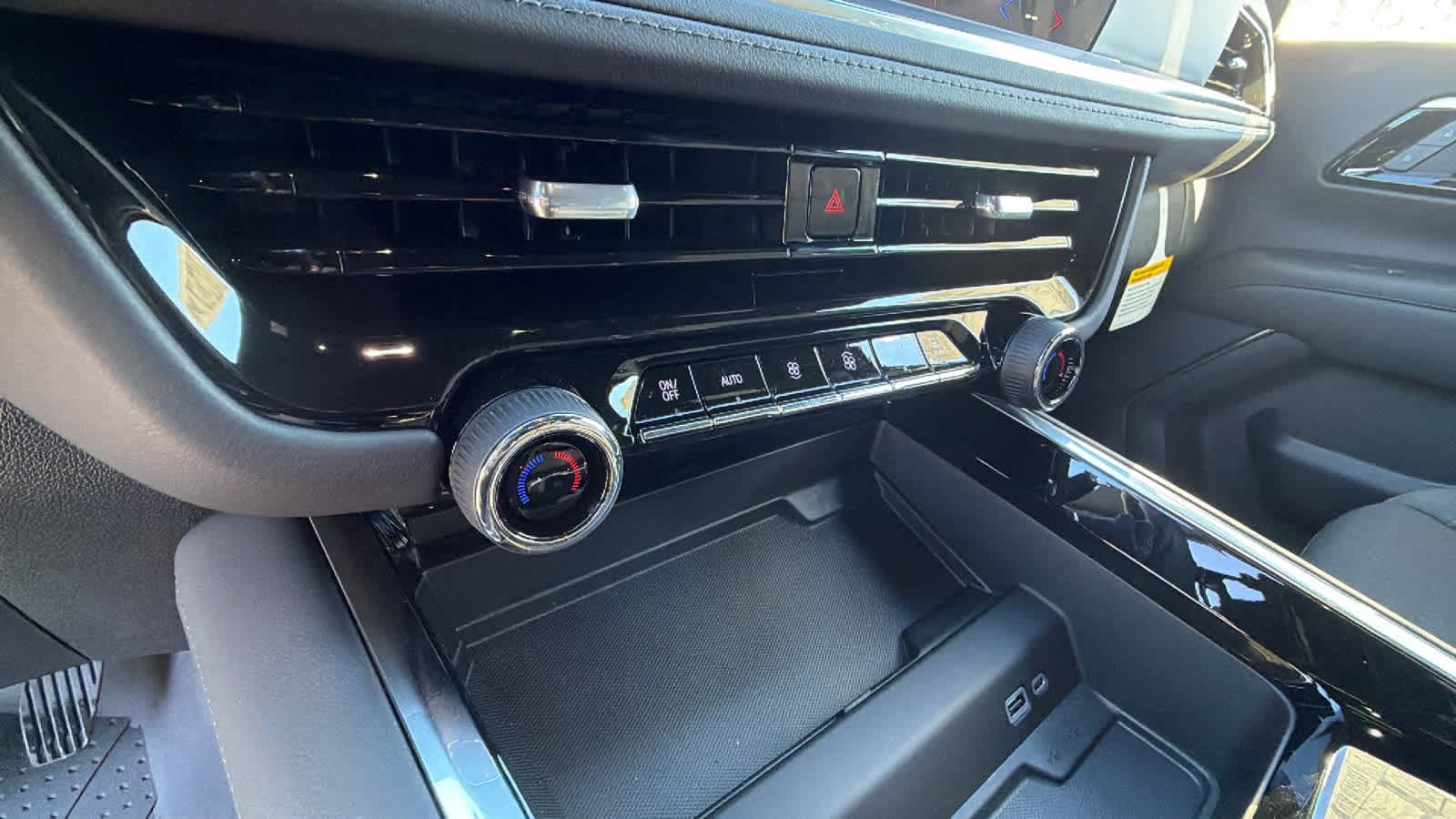 Thumbnail: 2026 Chevrolet Suburban - 14