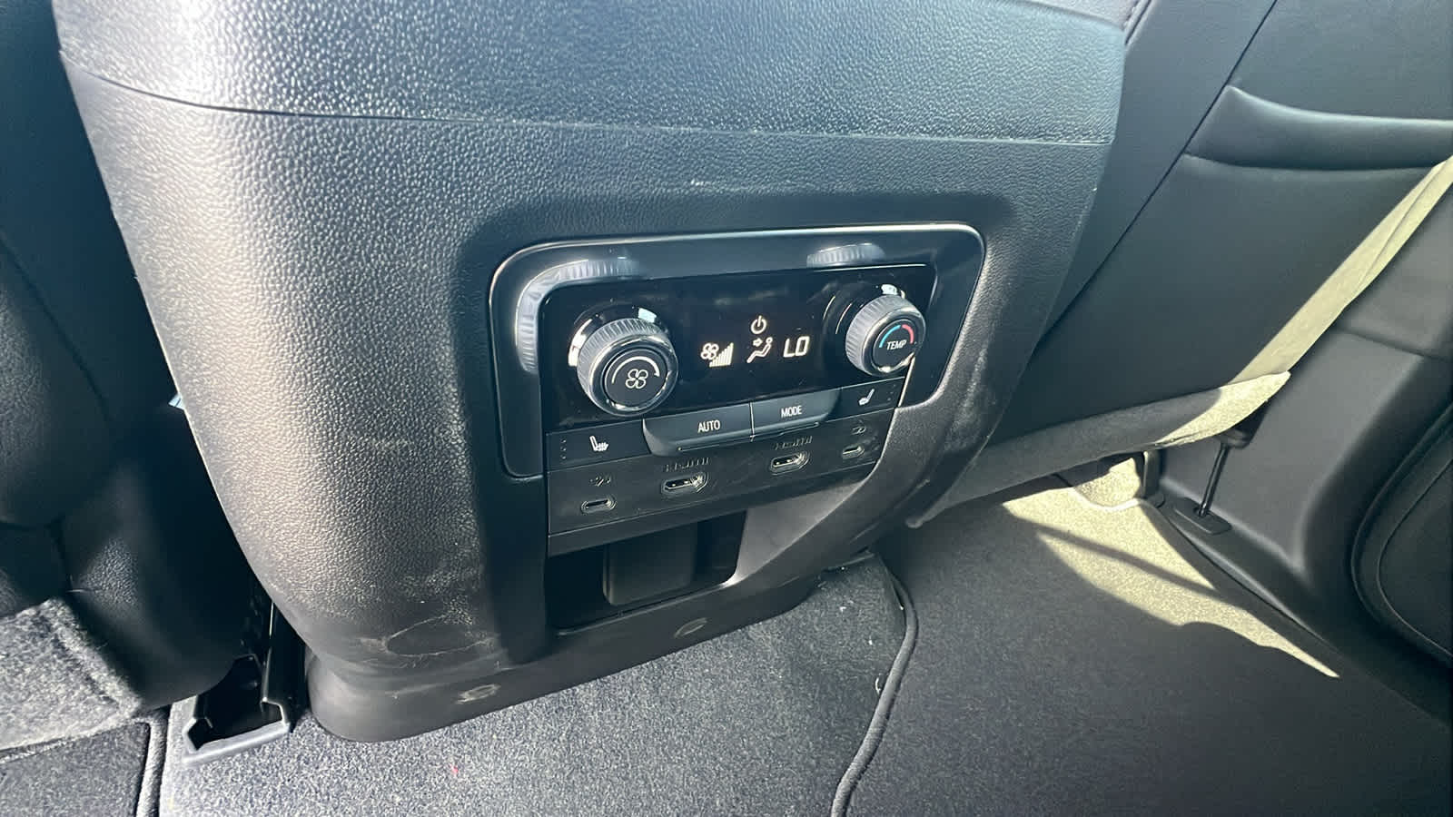 Thumbnail: 2025 Chevrolet Tahoe - 25