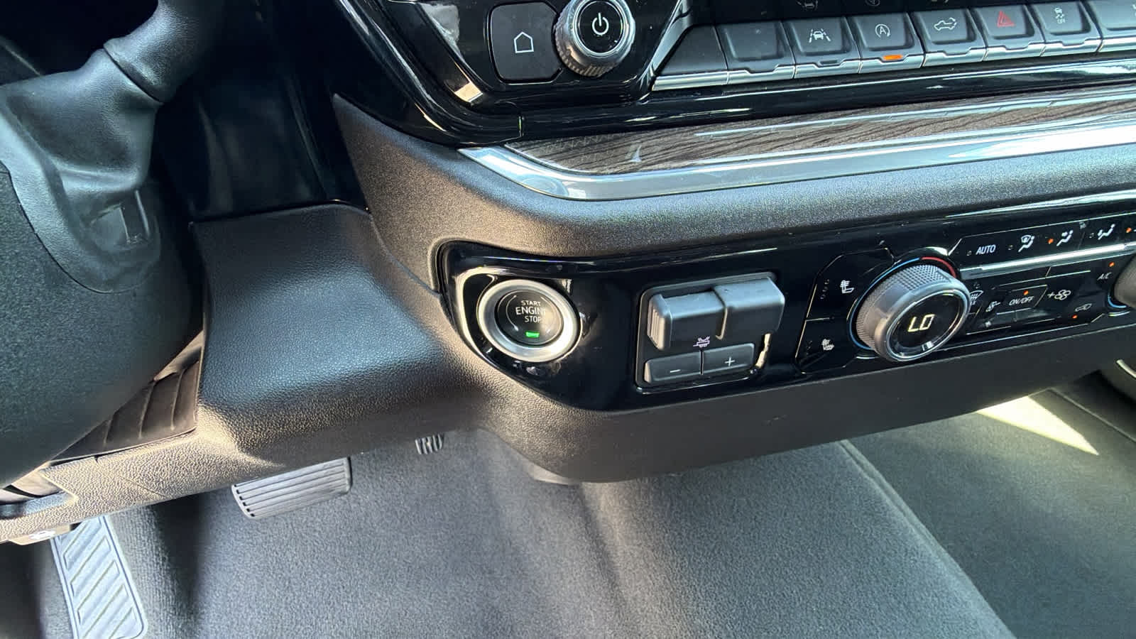 2025 Chevrolet Silverado 1500 LT - Photo 16