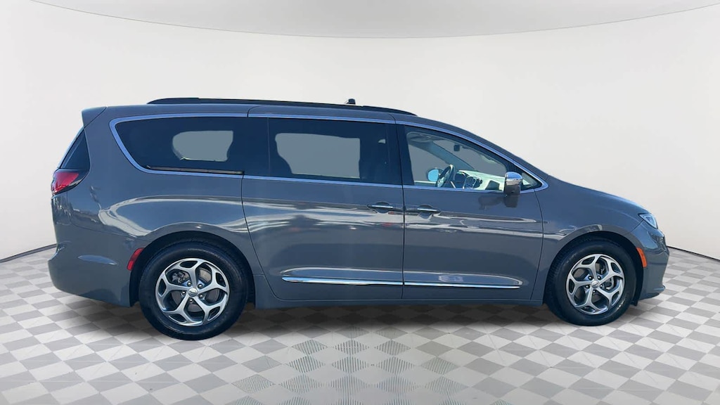 Used 2022 Chrysler Pacifica Limited