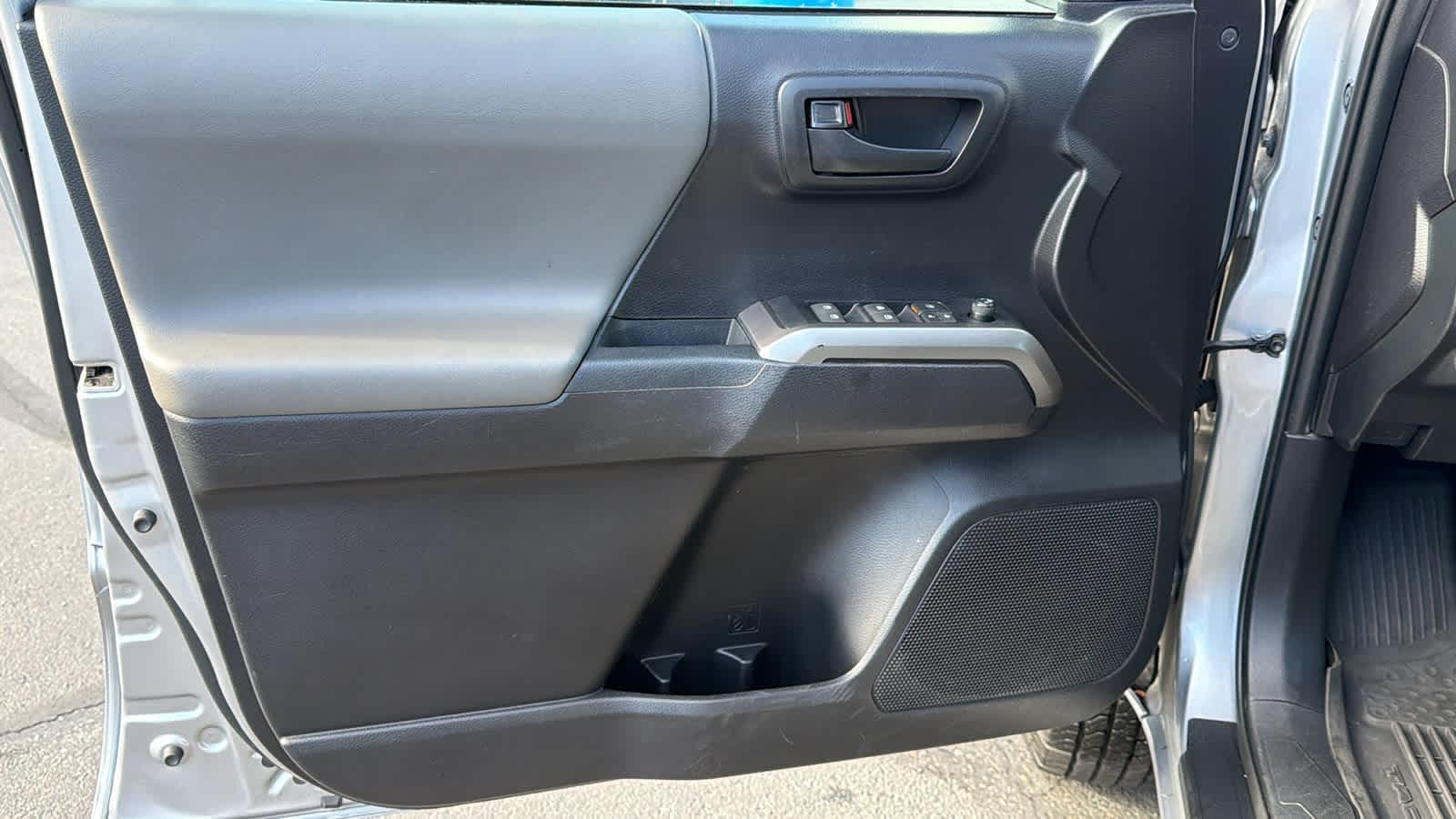 Thumbnail: 2021 Toyota Tacoma - 23