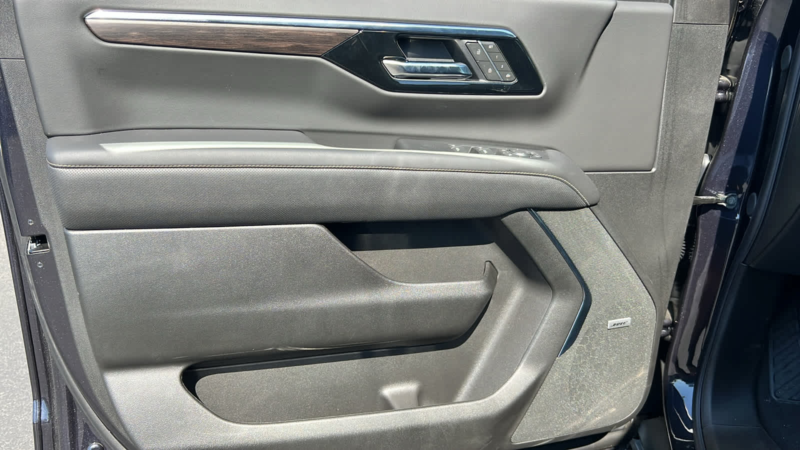 Thumbnail: 2025 Chevrolet Suburban - 23