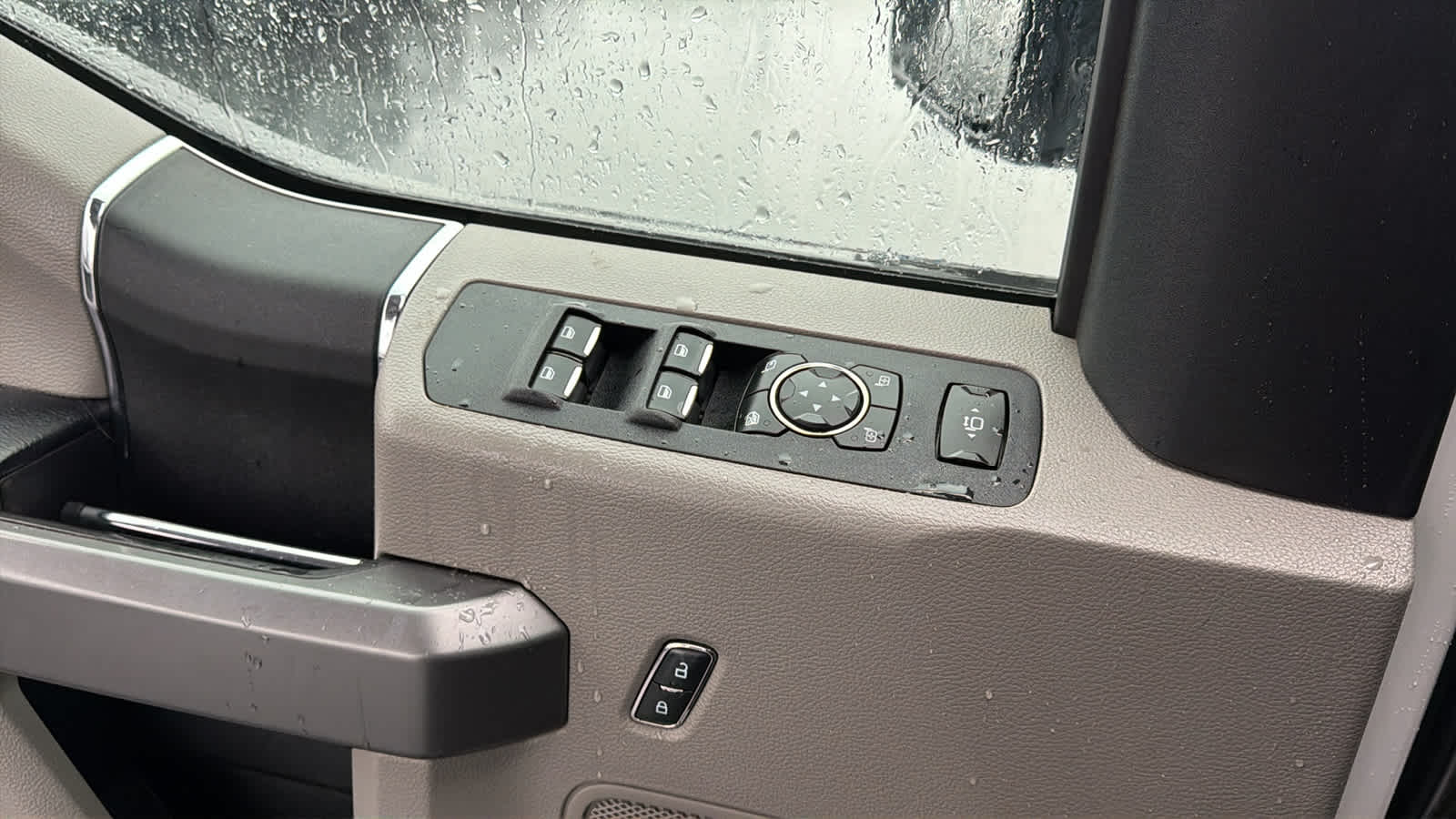 Thumbnail: 2018 Ford Econoline - 22