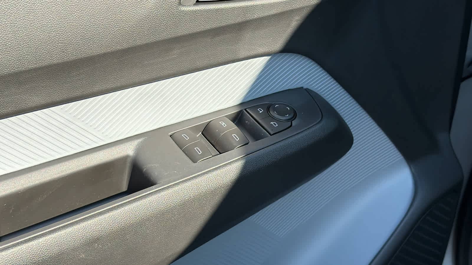 Thumbnail: 2027 Chevrolet Bolt EV - 22