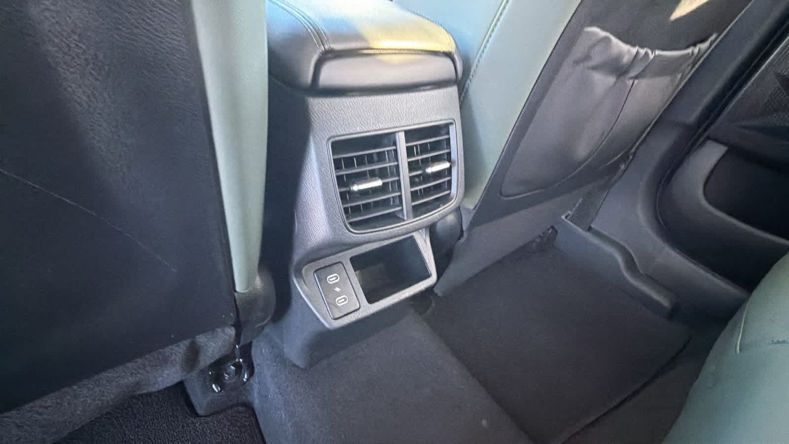 Thumbnail: 2024 Kia Seltos - 25