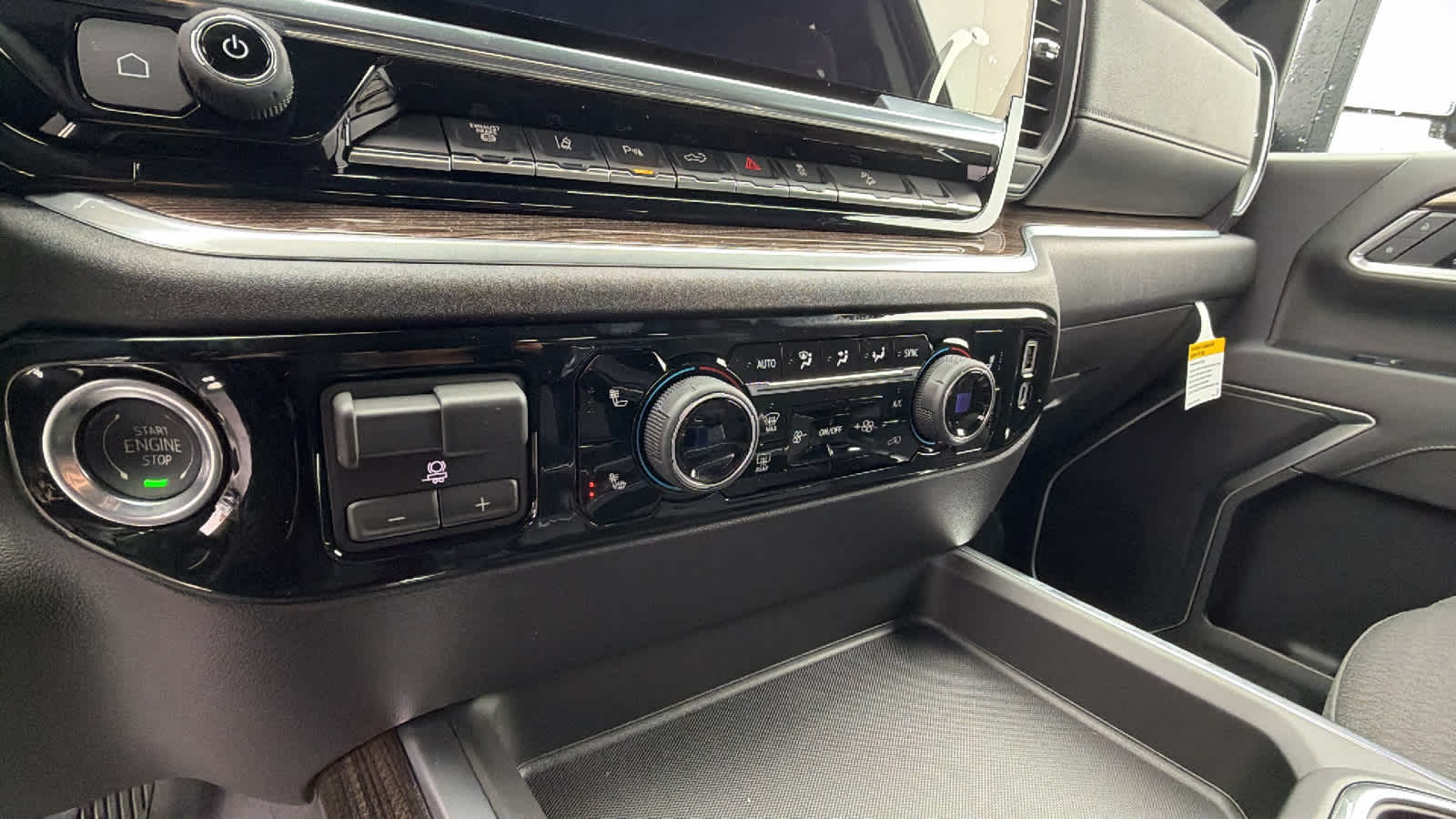 Thumbnail: 2026 Chevrolet Silverado 3500 - 14