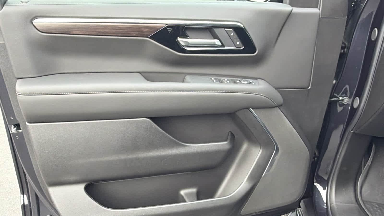 Thumbnail: 2026 Chevrolet Tahoe - 23