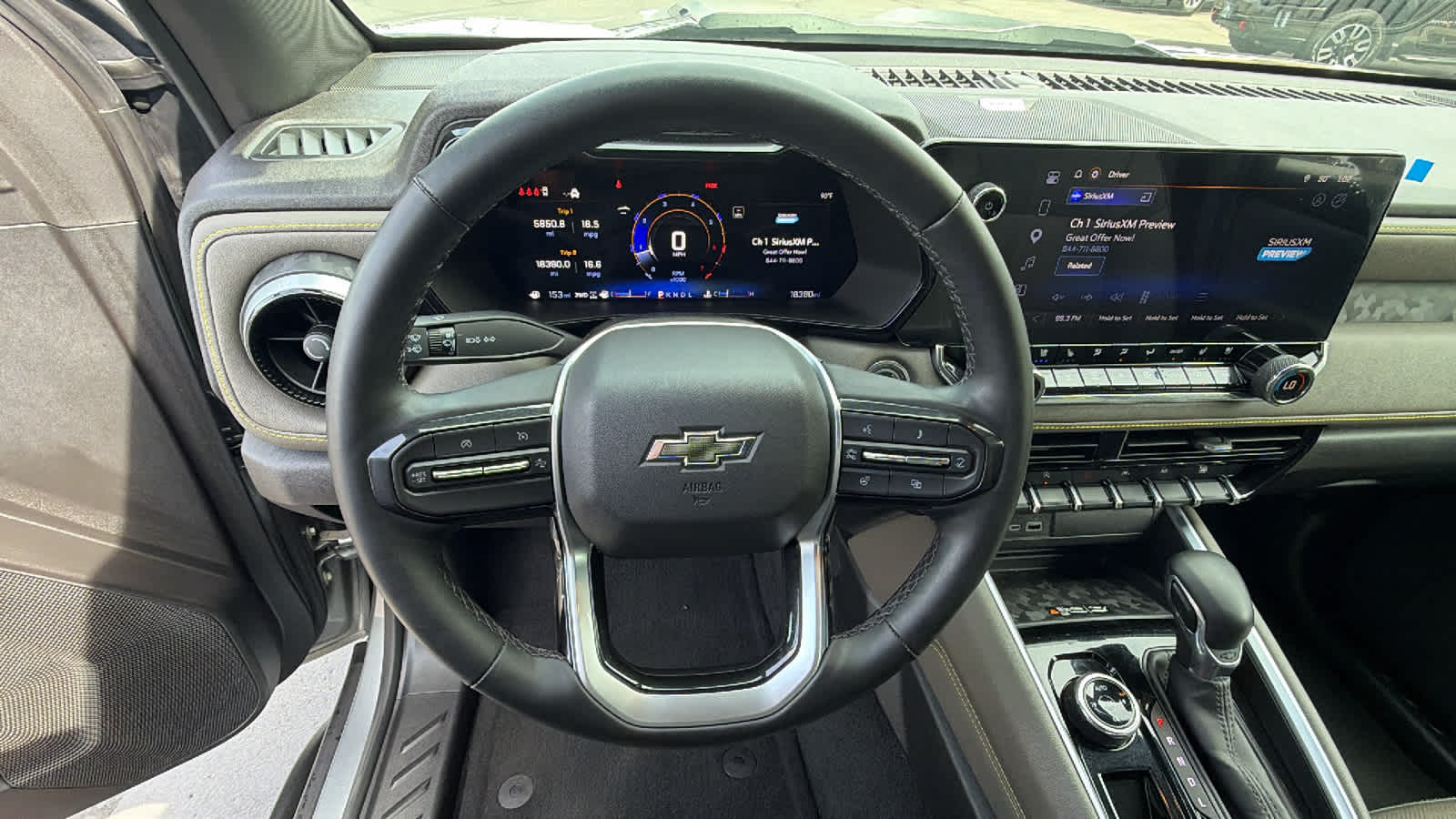 2025 Chevrolet Colorado ZR2 - Photo 18