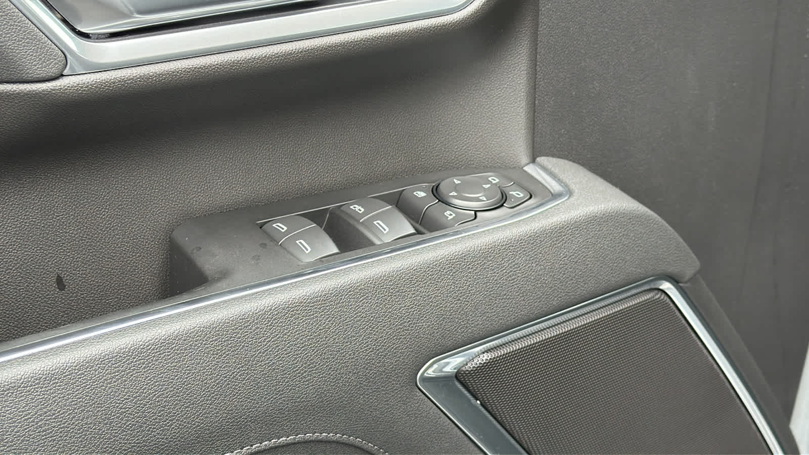 Thumbnail: 2026 Chevrolet Silverado 3500 - 22