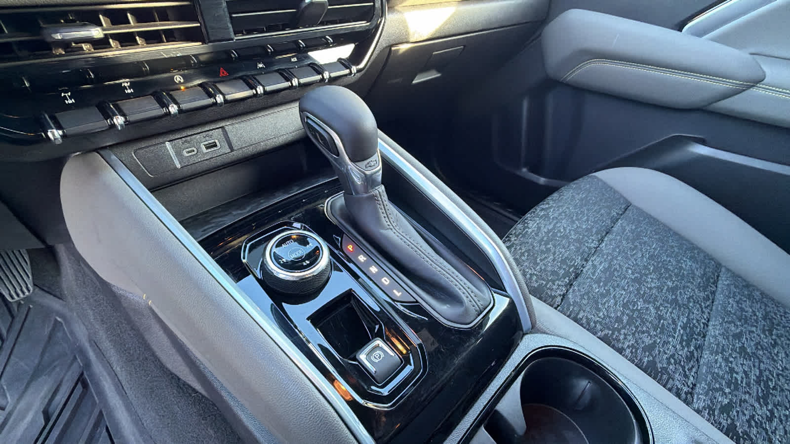 Thumbnail: 2024 Chevrolet Colorado - 13