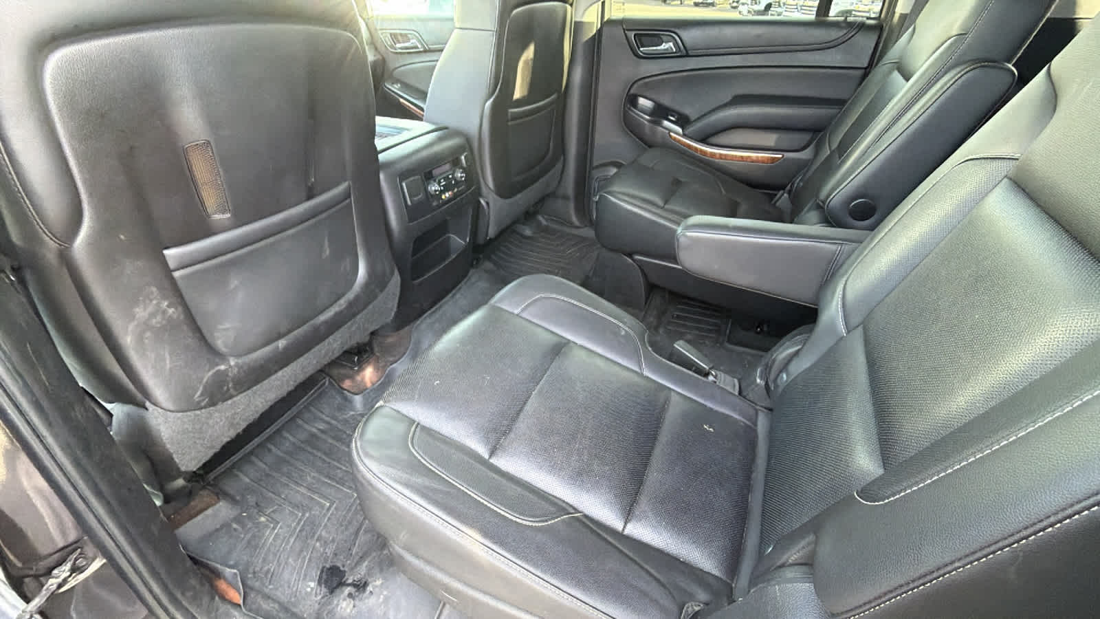 Thumbnail: 2015 Chevrolet Suburban - 17