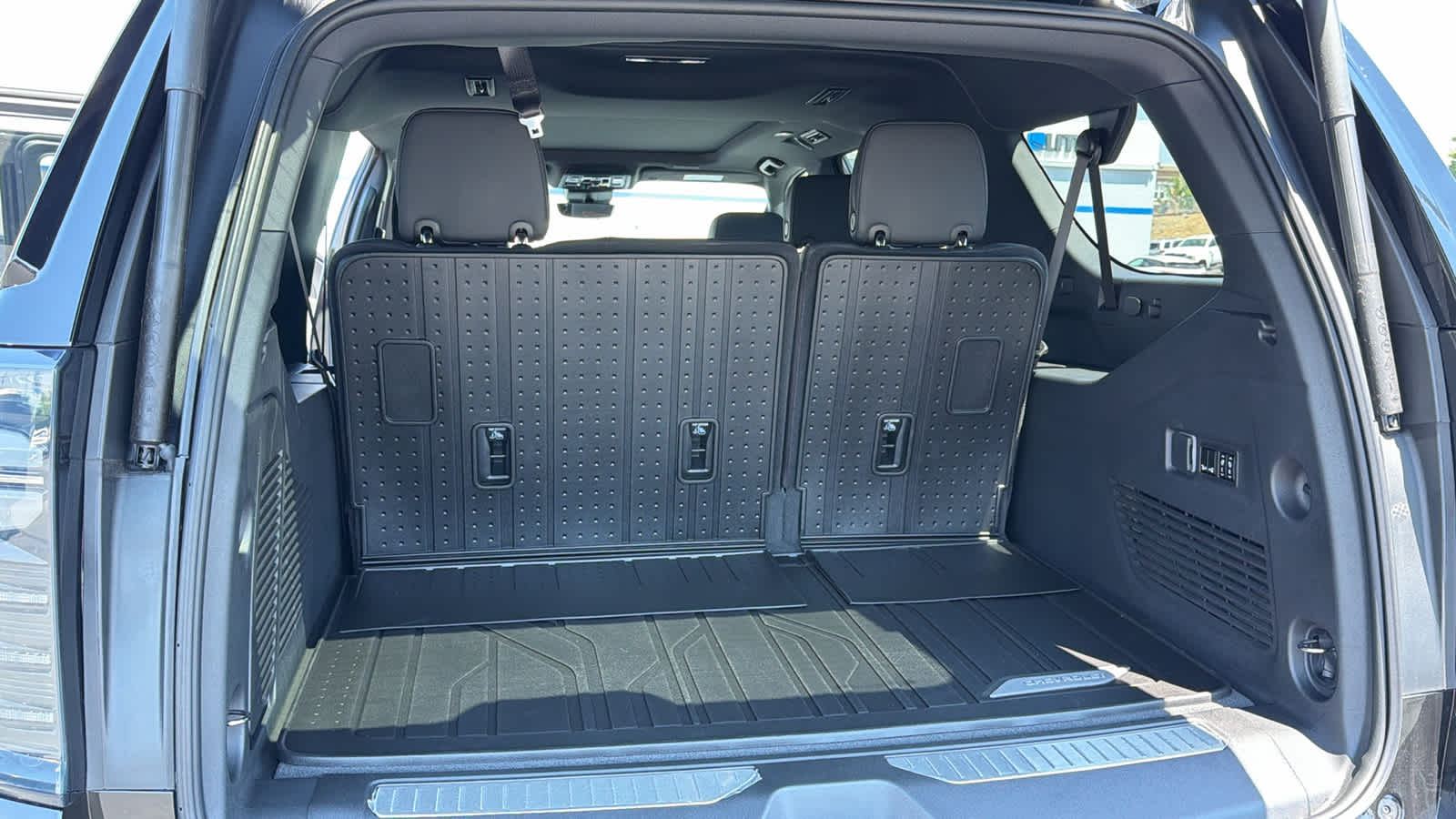 2026 Chevrolet Suburban High Country - Photo 27