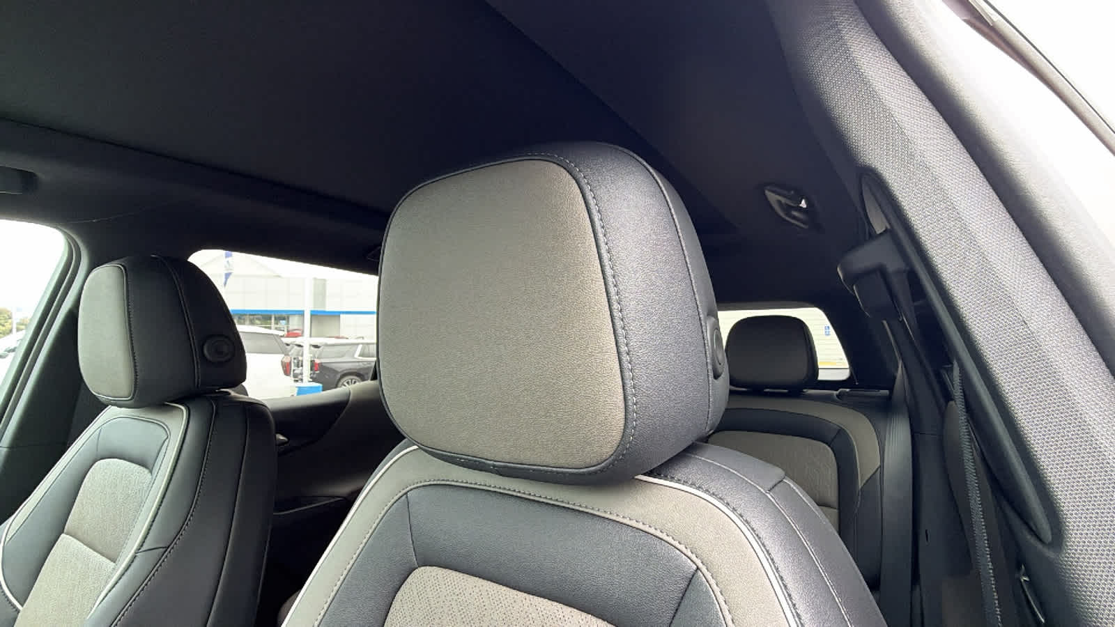 2027 Chevrolet Equinox LT - Photo 11