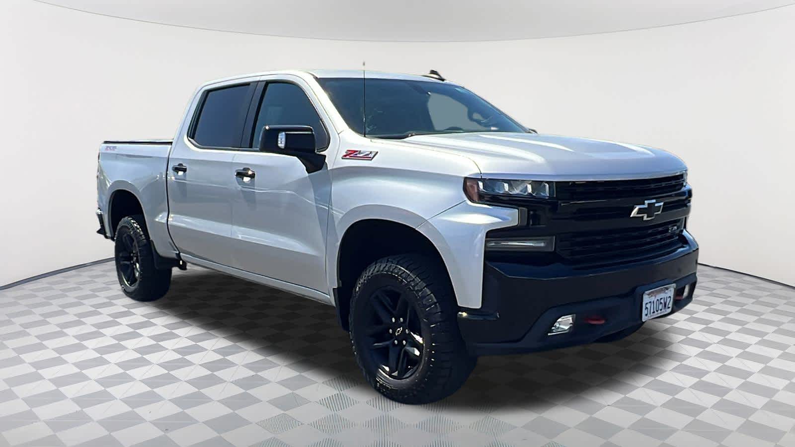 Thumbnail: 2020 Chevrolet Silverado 1500 - 3