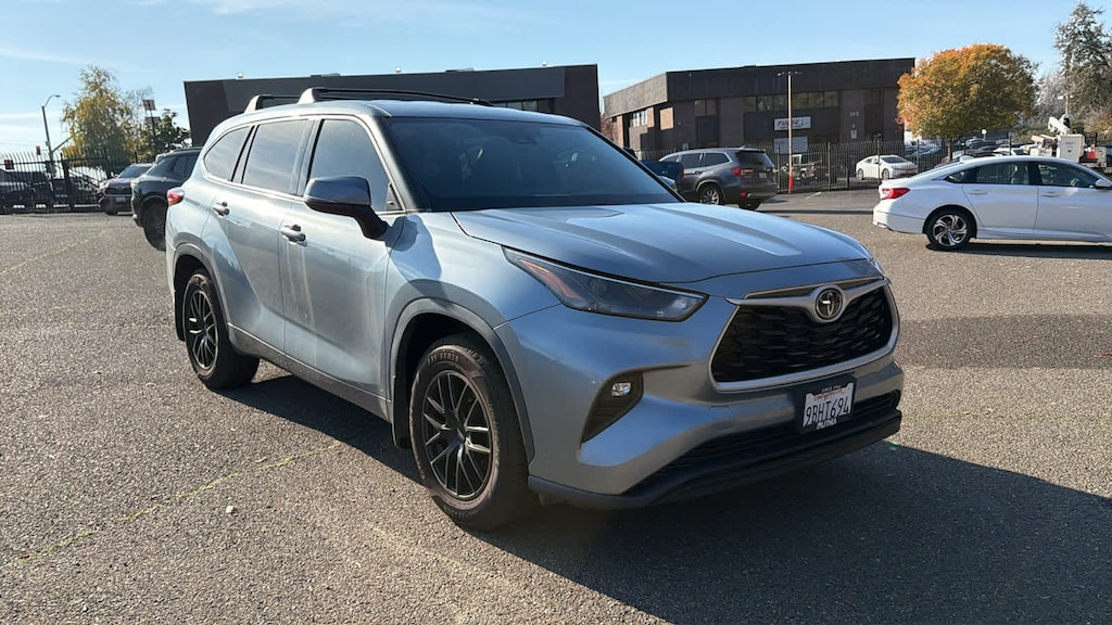 Used 2022 Toyota Highlander LE