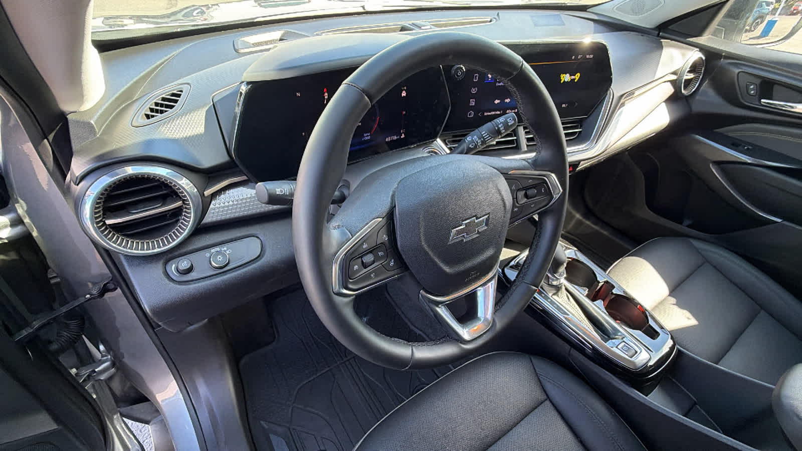 Thumbnail: 2024 Chevrolet Trax - 10