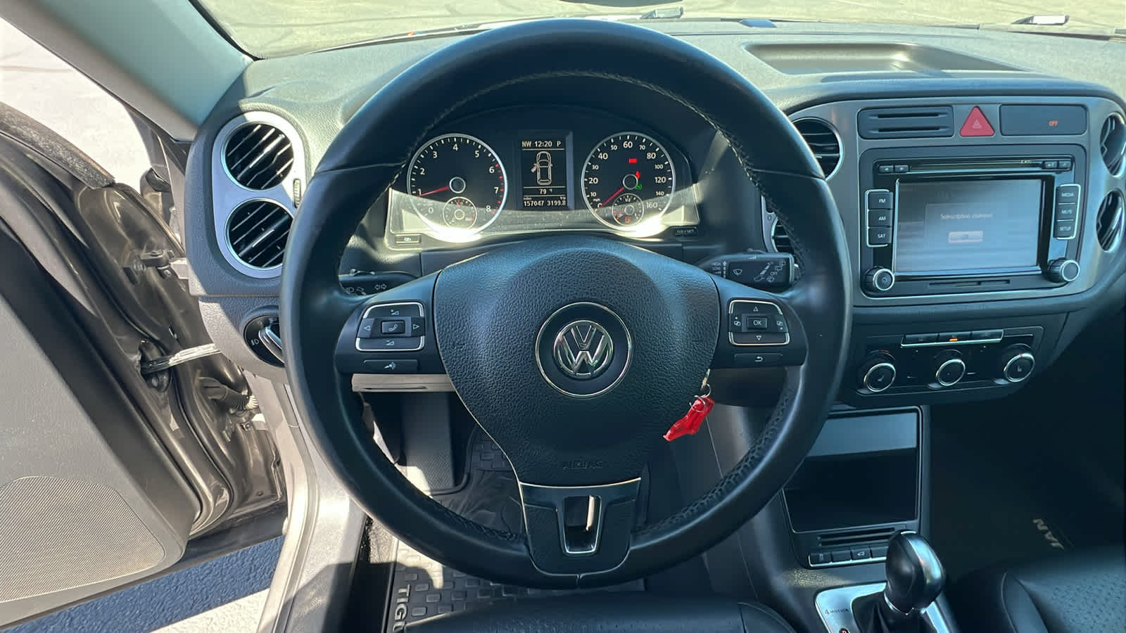 Thumbnail: 2011 Volkswagen Tiguan - 18