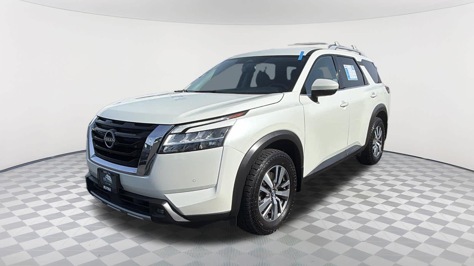 2022 Nissan Pathfinder SL 4WD's photo