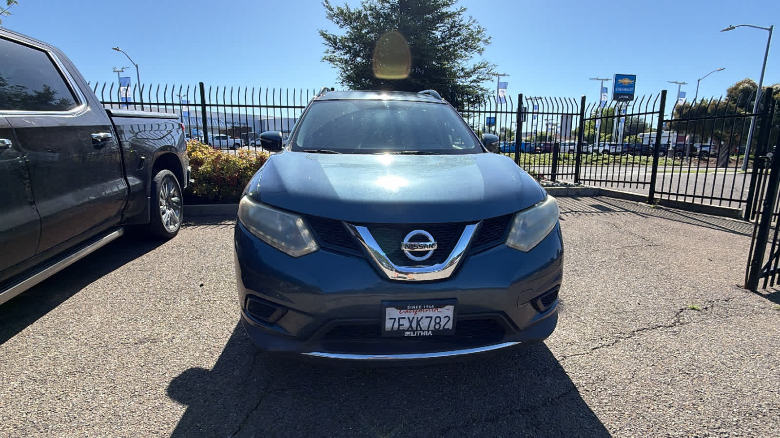 Used 2014 Nissan Rogue SV with VIN 5N1AT2MT8EC773103 for sale in Redding, CA