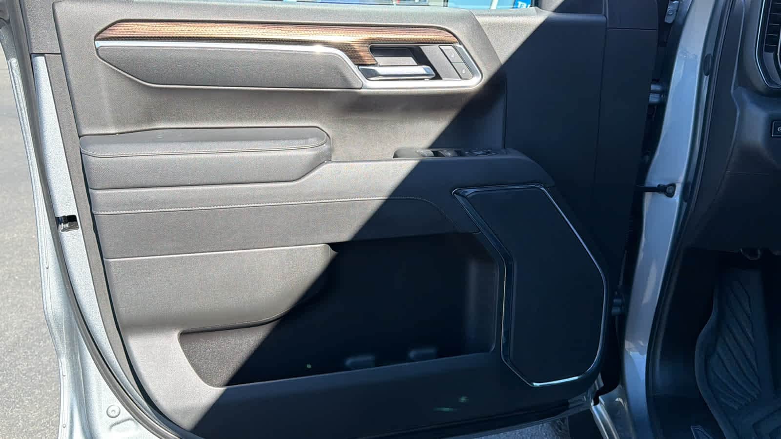 Thumbnail: 2025 Chevrolet Silverado 1500 - 23