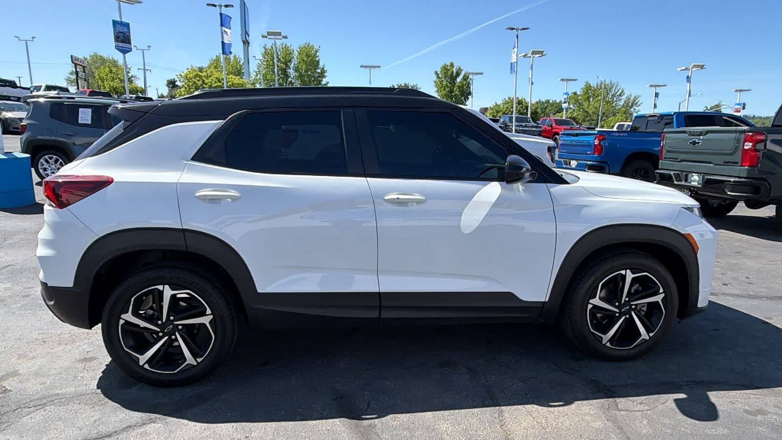 Thumbnail: 2021 Chevrolet TrailBlazer - 4