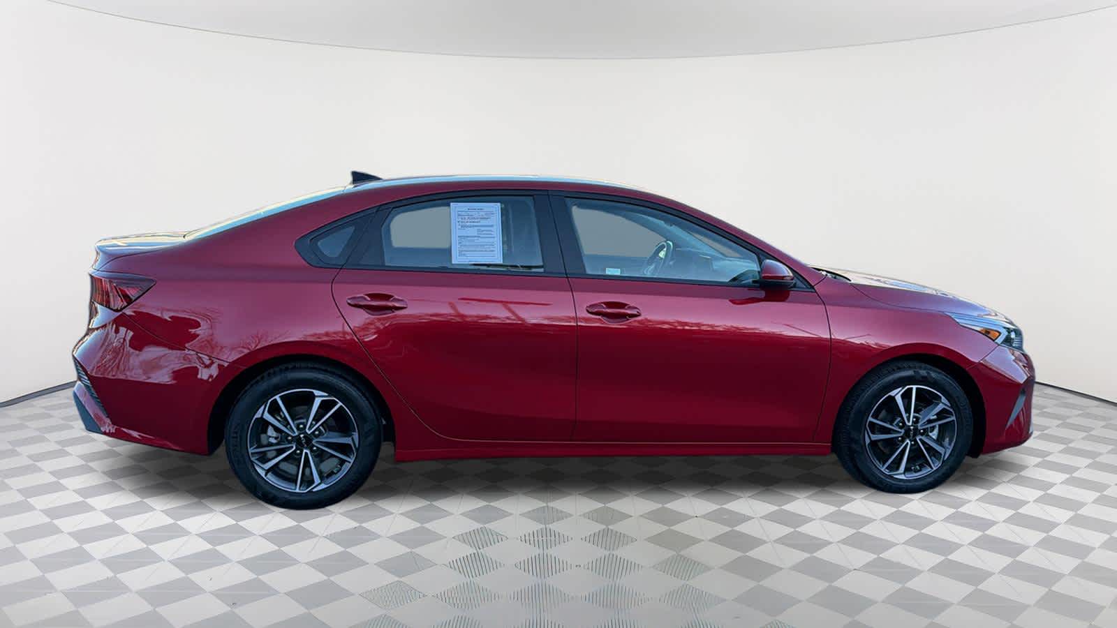 Thumbnail: 2023 Kia Forte - 4