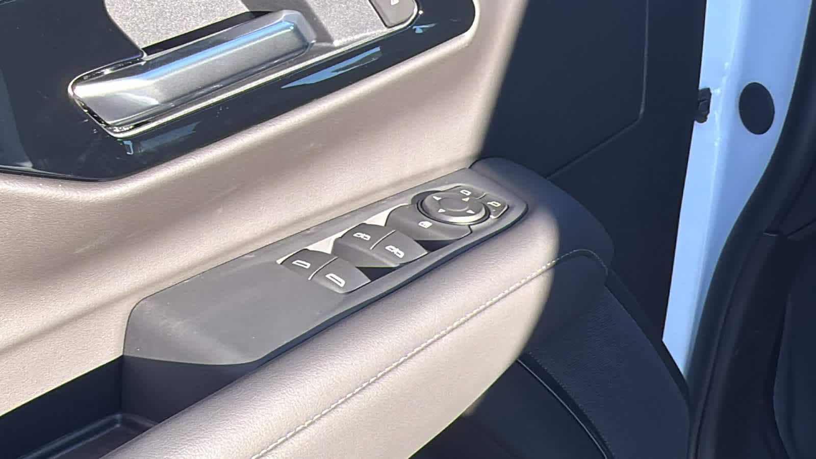 Thumbnail: 2026 Chevrolet Suburban - 22