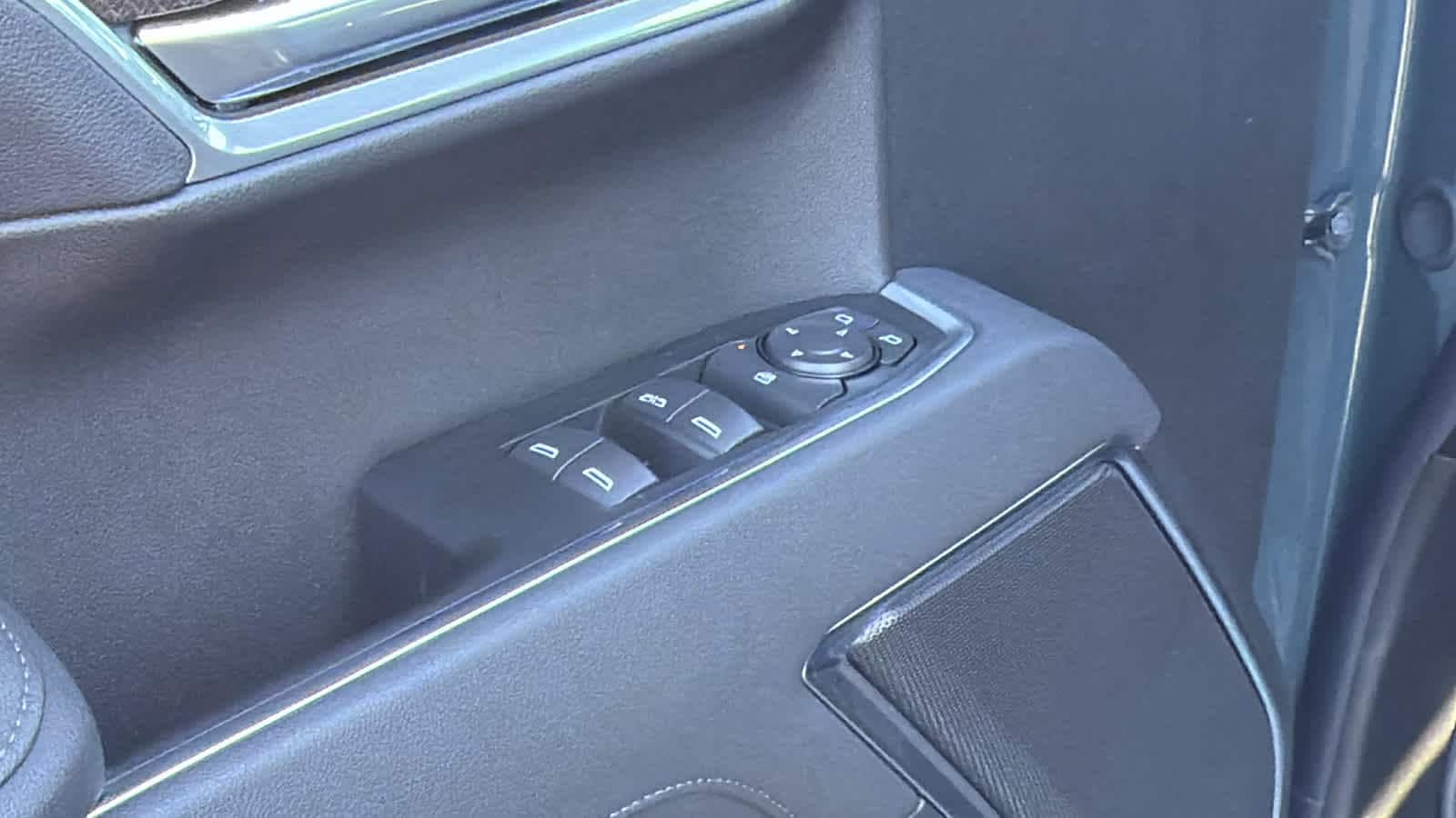 Thumbnail: 2026 Chevrolet Silverado 1500 - 22