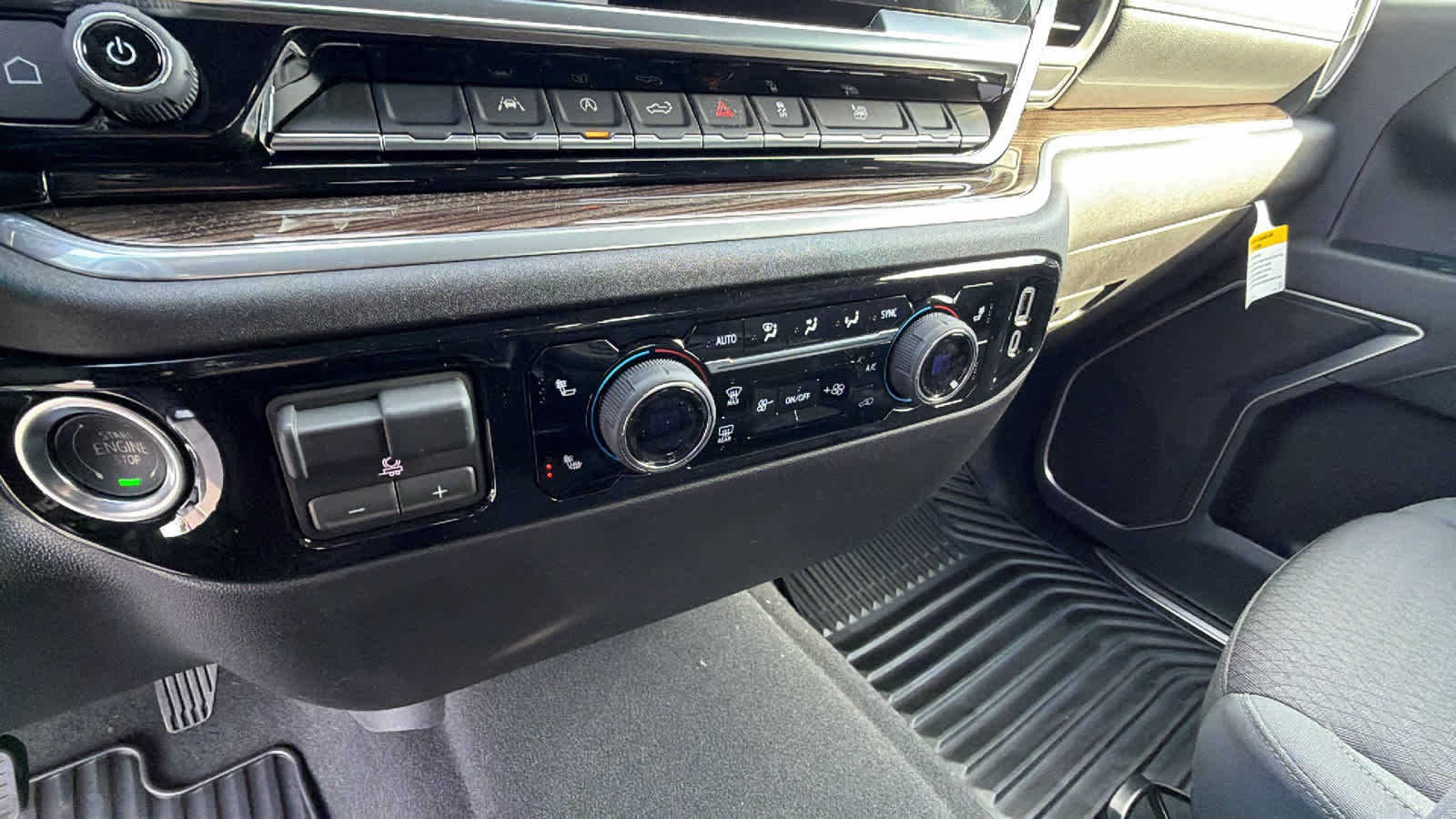 Thumbnail: 2026 Chevrolet Silverado 1500 - 14