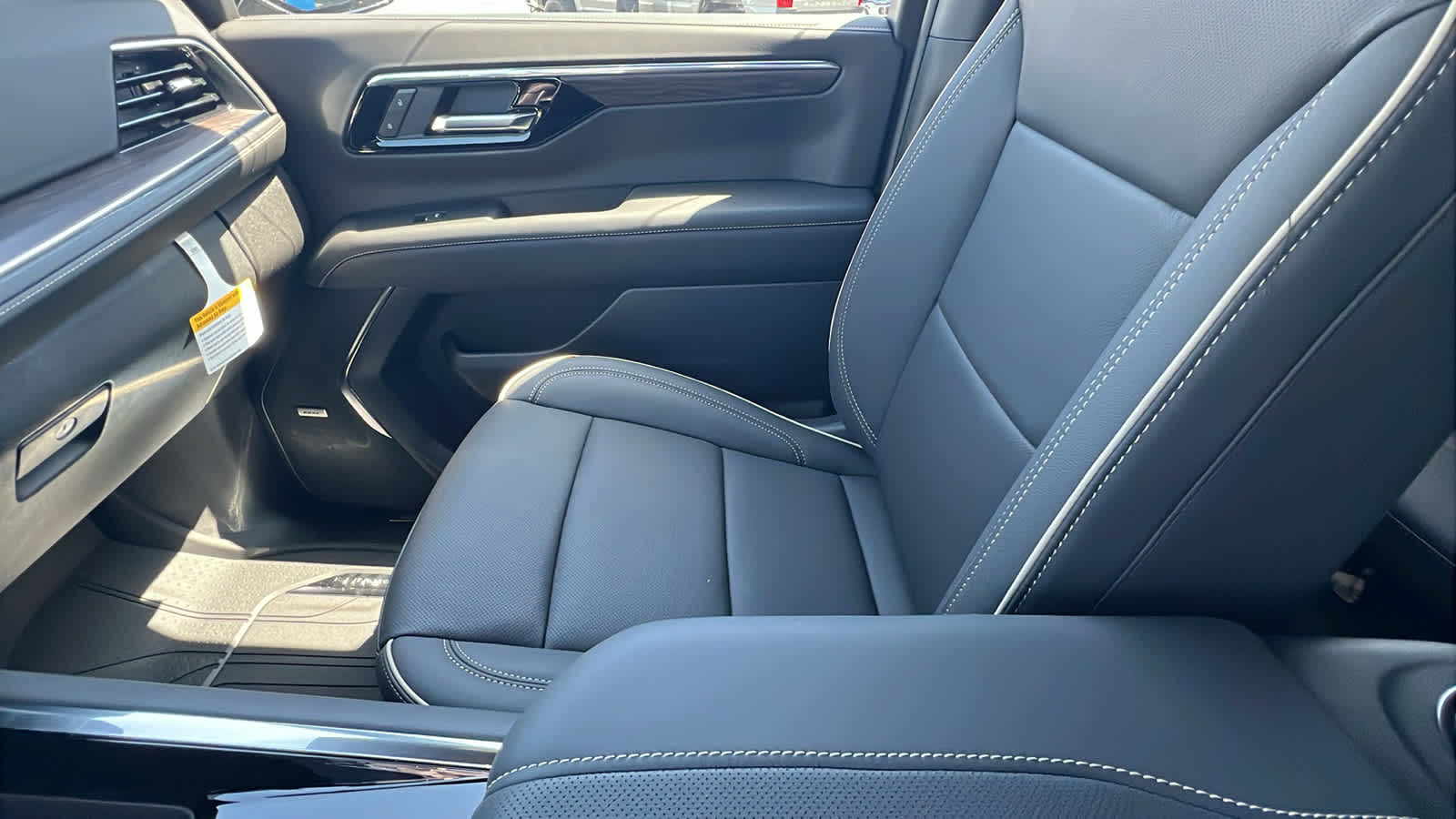 Thumbnail: 2025 Chevrolet Suburban - 12