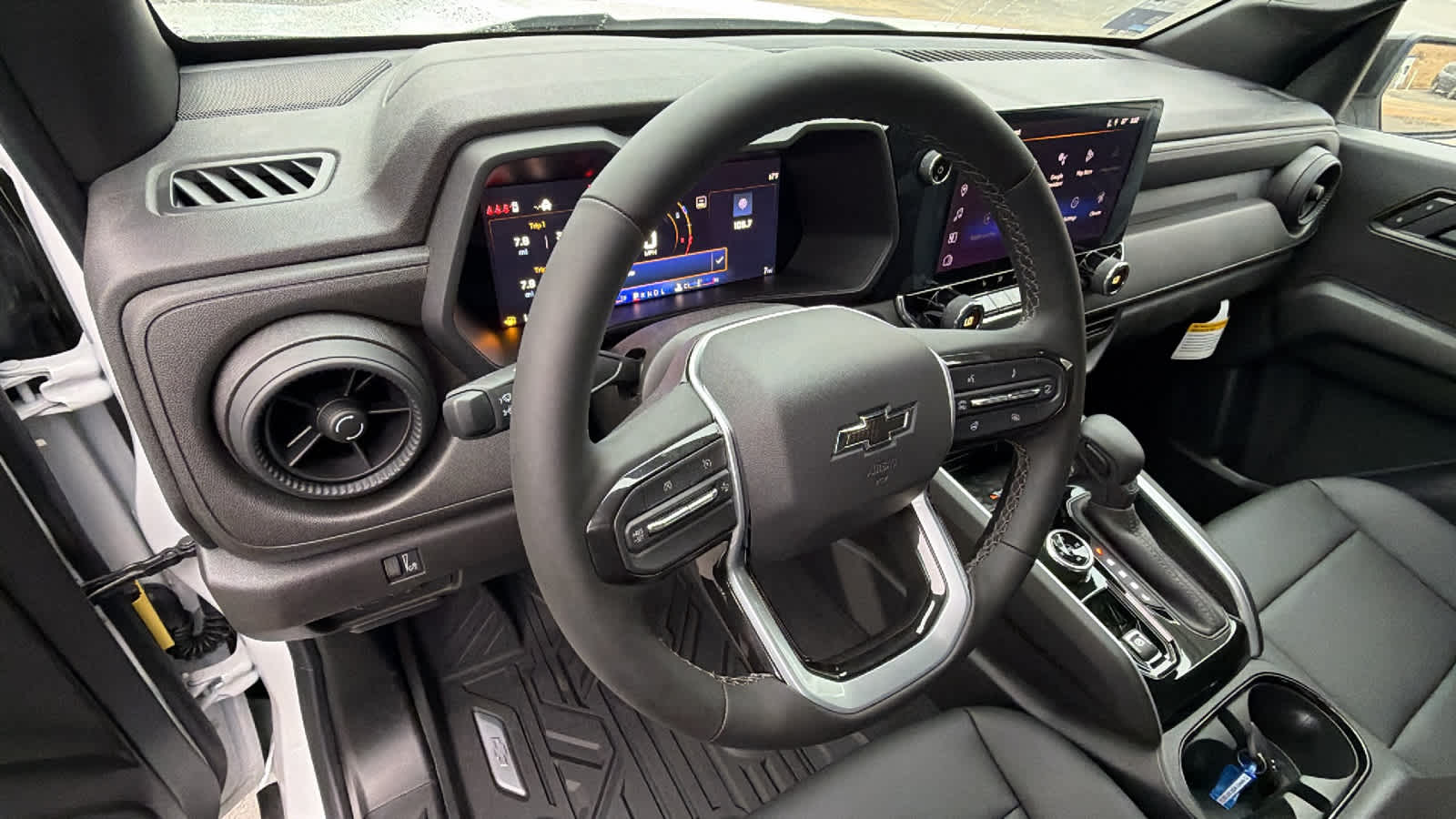 Thumbnail: 2026 Chevrolet Colorado - 10