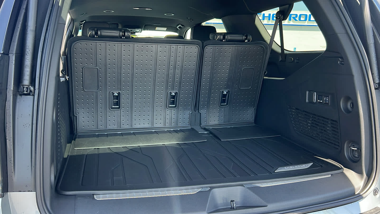 Thumbnail: 2025 Chevrolet Suburban - 27