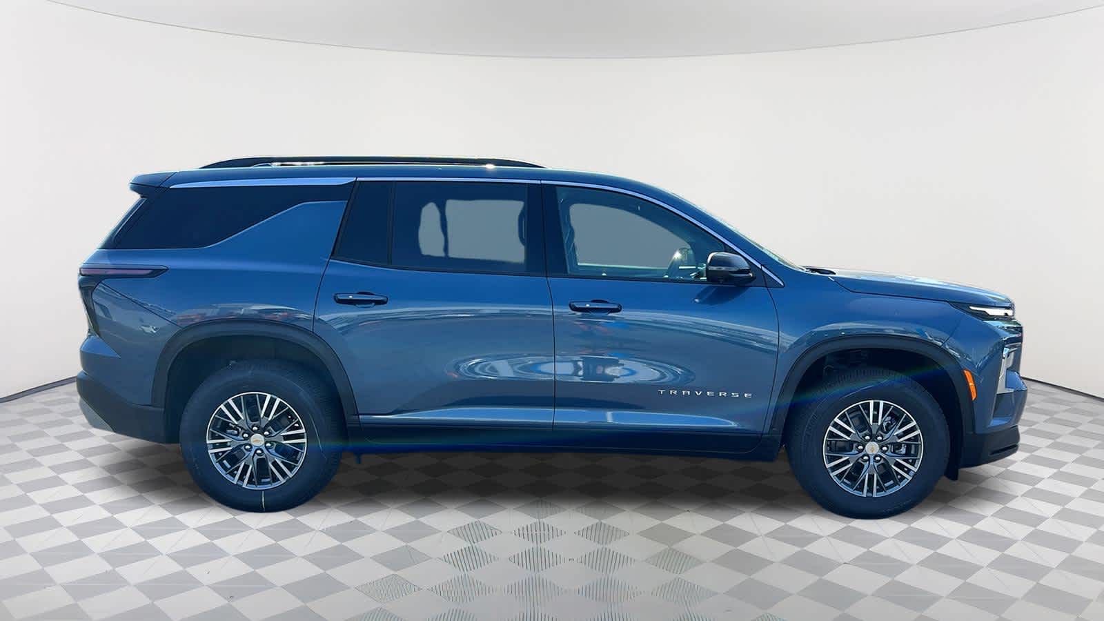 2025 Chevrolet Traverse LT 4