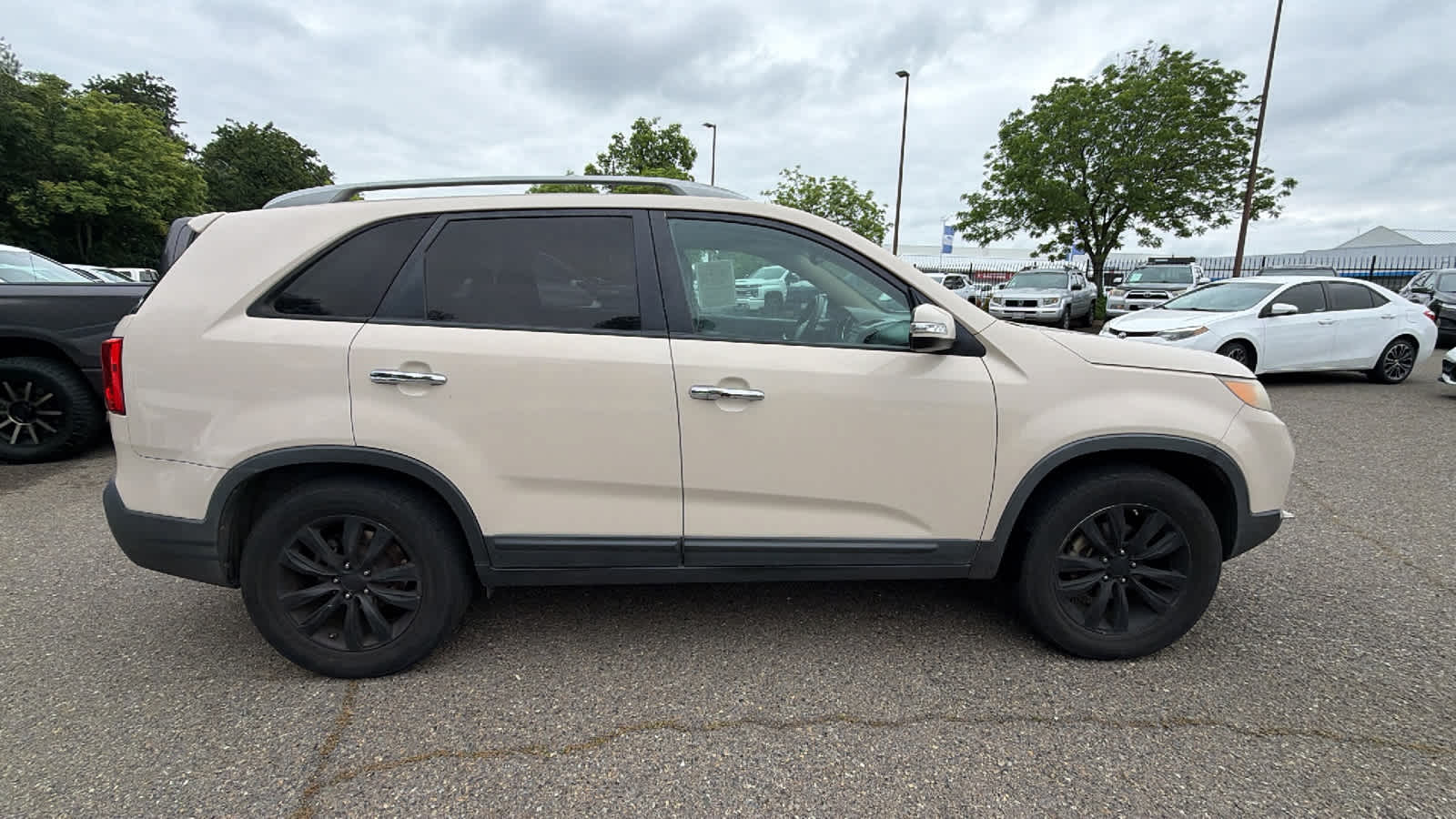 Thumbnail: 2011 Kia Sorento - 4
