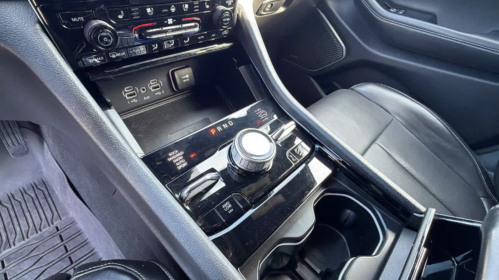 2023 Jeep Grand Cherokee Overland - Photo 13