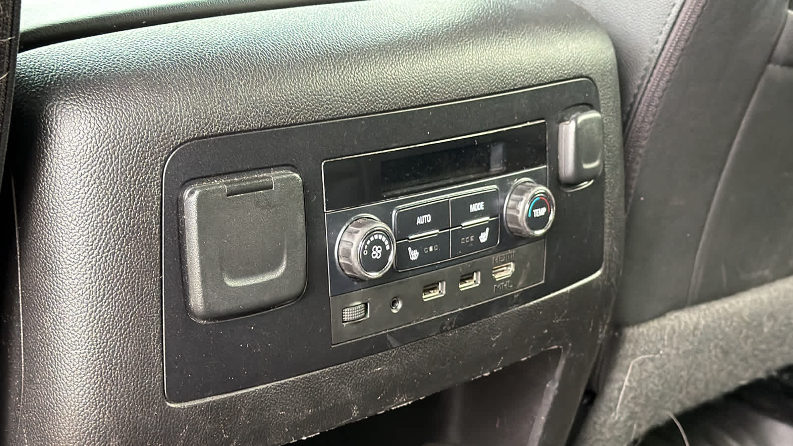 Thumbnail: 2017 Chevrolet Suburban - 17