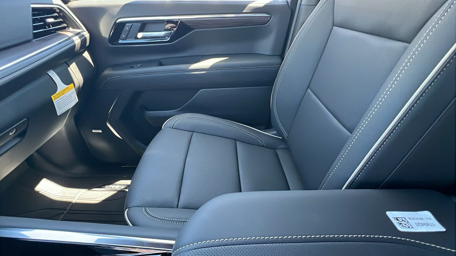 Thumbnail: 2025 Chevrolet Suburban - 12