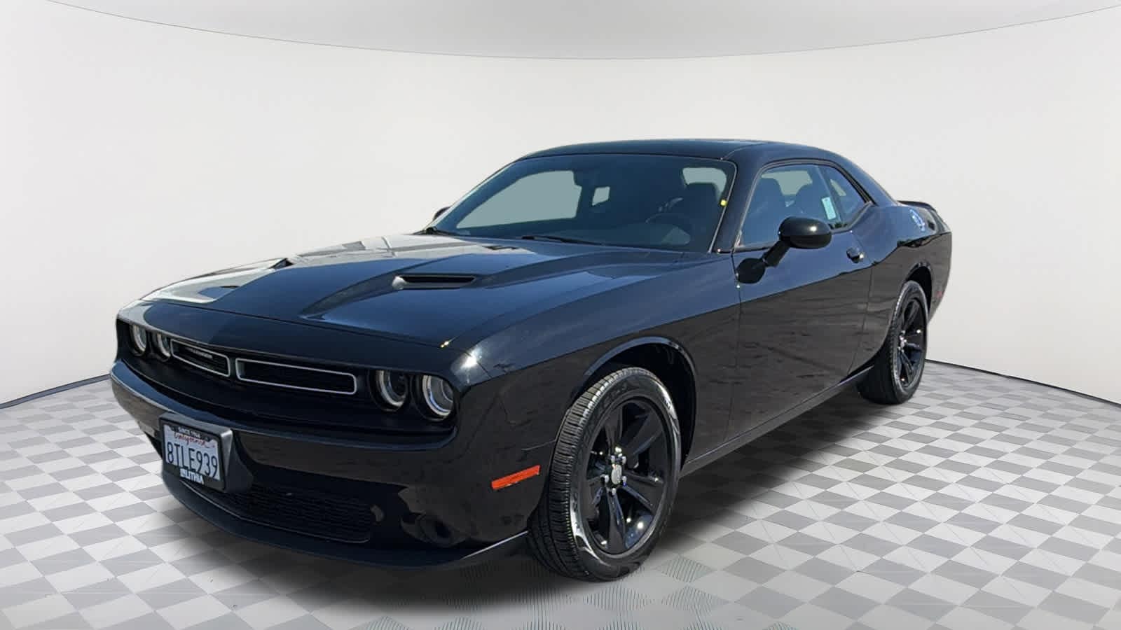2020 Dodge Challenger SXT Auto's photo