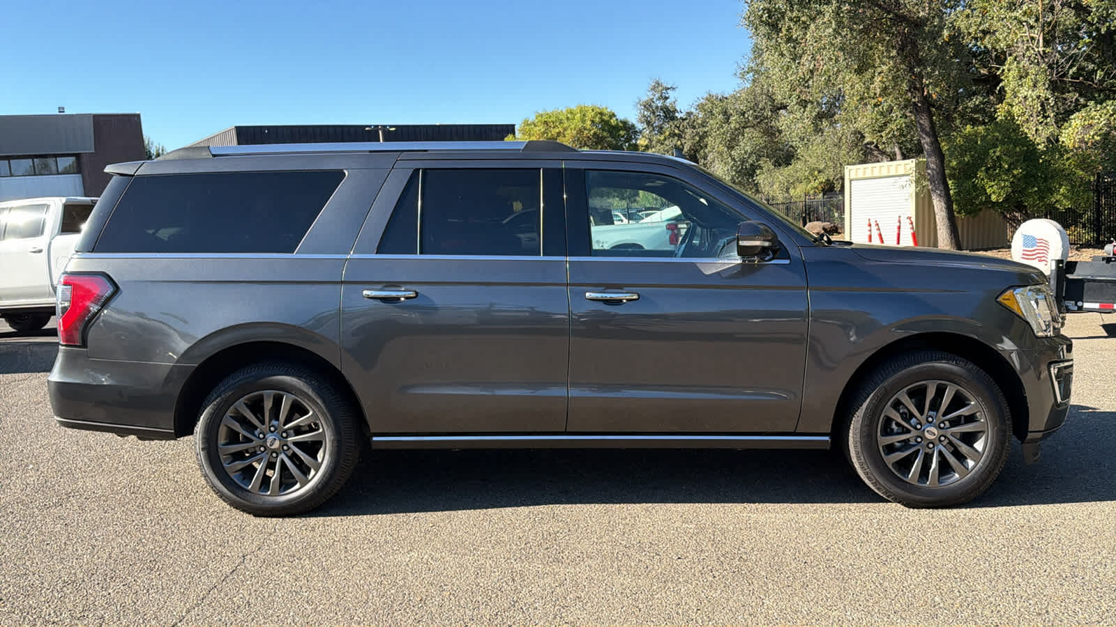 2021 Ford Expedition MAX Limited photo 3