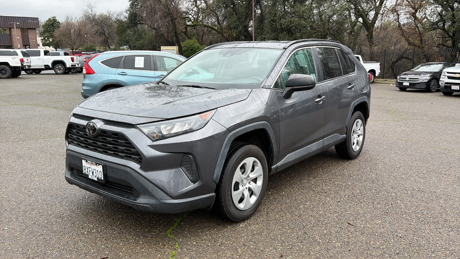 2021 Toyota RAV4 LE's photo