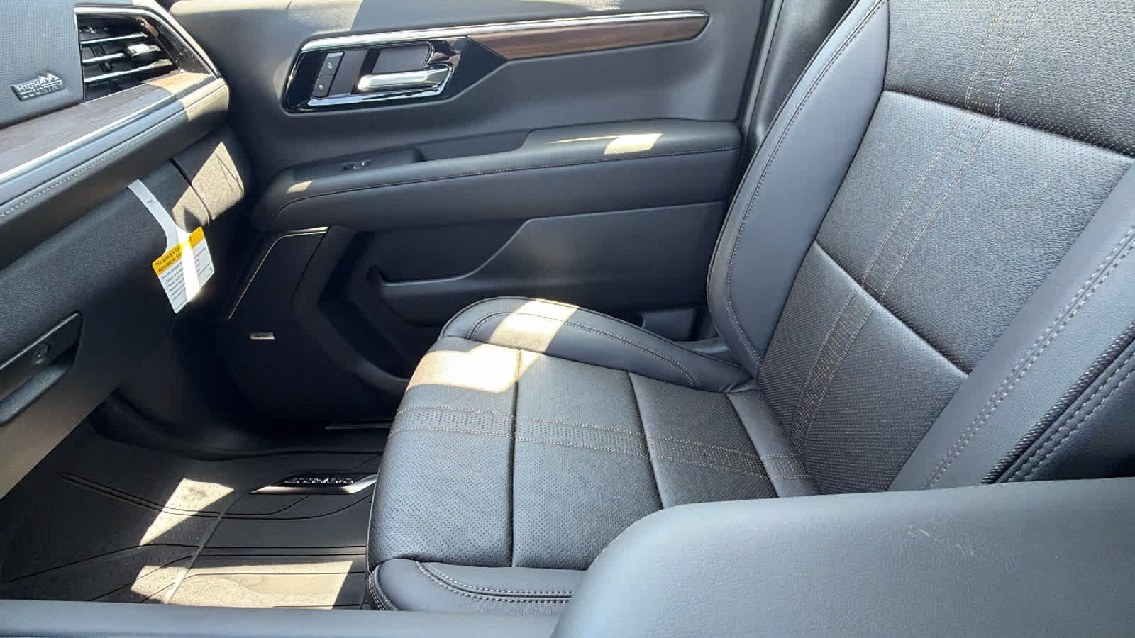 2026 Chevrolet Suburban High Country - Photo 12