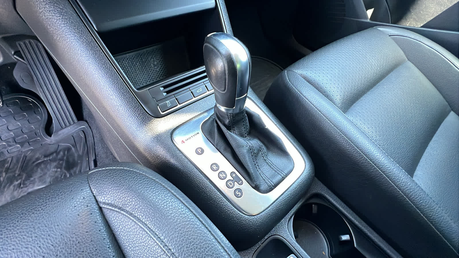 Thumbnail: 2011 Volkswagen Tiguan - 13