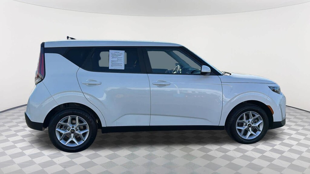 Used 2023 Kia Soul LX